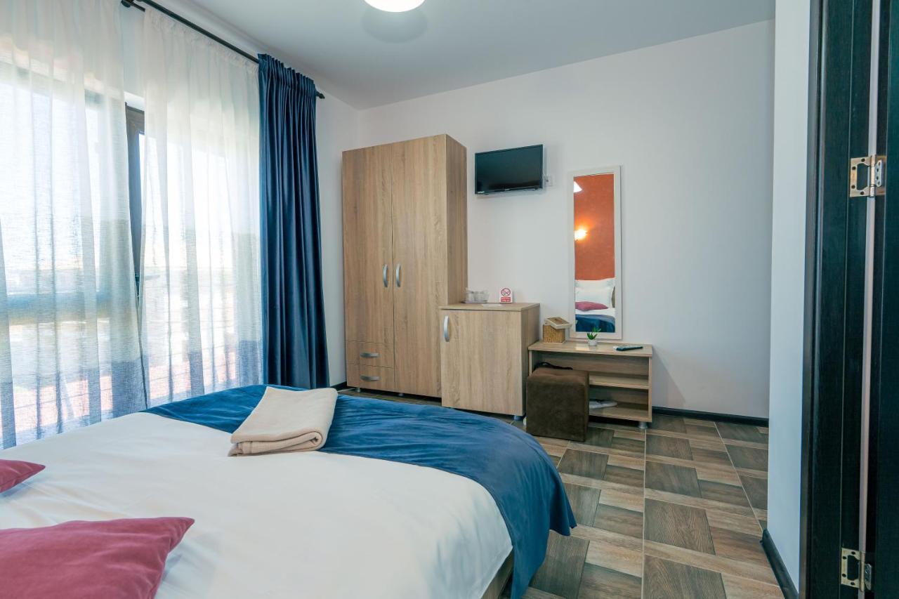 Casa In Culori 3*